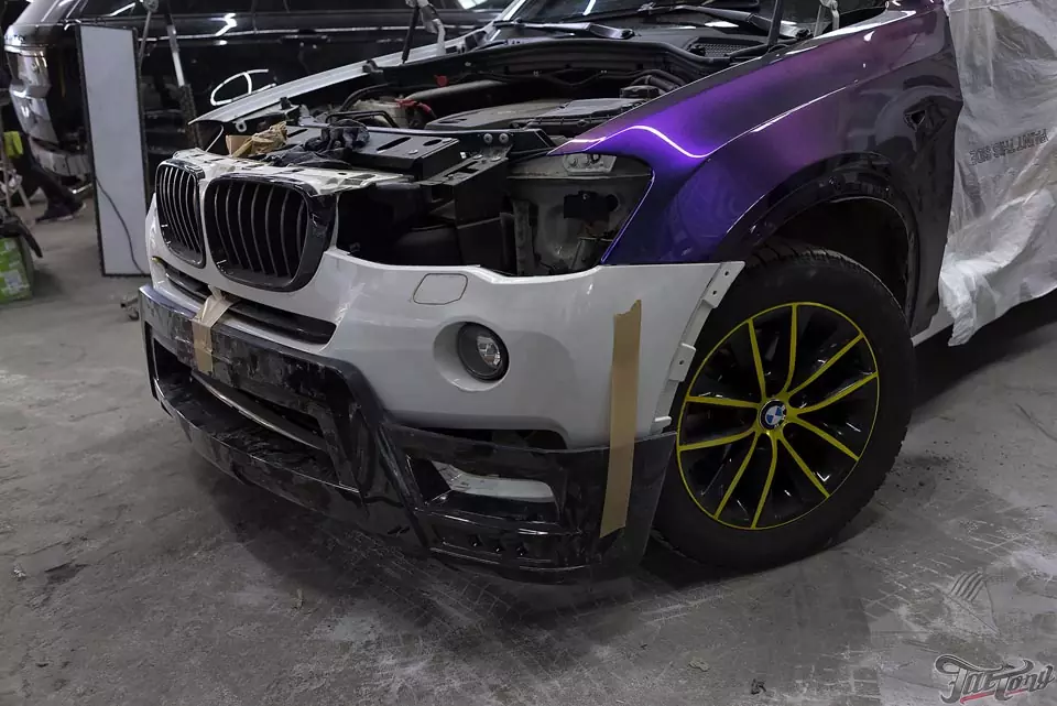 BMW X3. Подгонка и установка обвеса. Полная замена цвета кузова из белого в сине-фиолетовый перламутр.